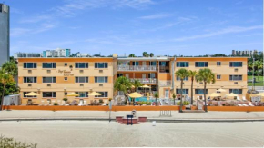 Отель Page Terrace Beachfront Hotel  Сент Пит Бич